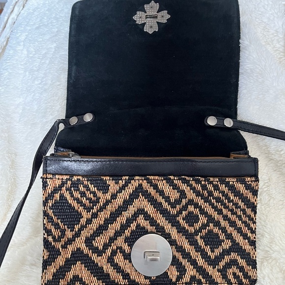 Patricia Nash Black and Tan Handcrafted Straw and Leather Crossbody Bag 9x61/2 - Picture 10 of 12